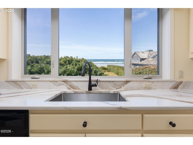 4271 Nw HIDDEN LAKE Loop, Waldport, OR 97394