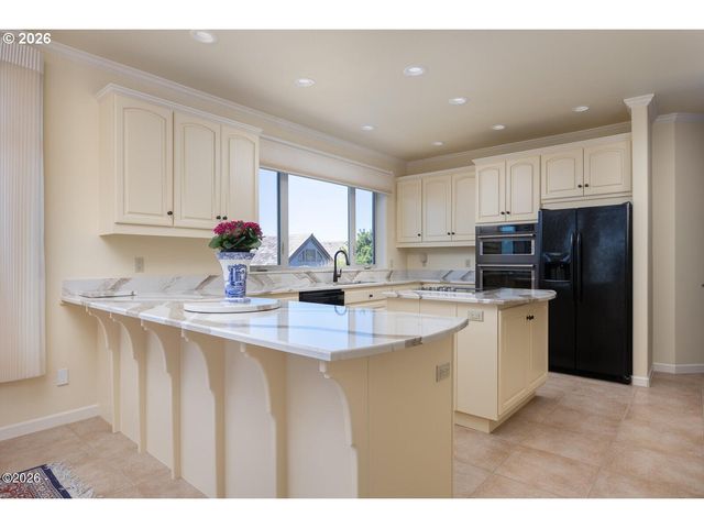 4271 Nw HIDDEN LAKE Loop, Waldport, OR 97394