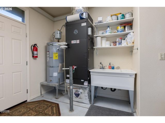 4271 Nw HIDDEN LAKE Loop, Waldport, OR 97394