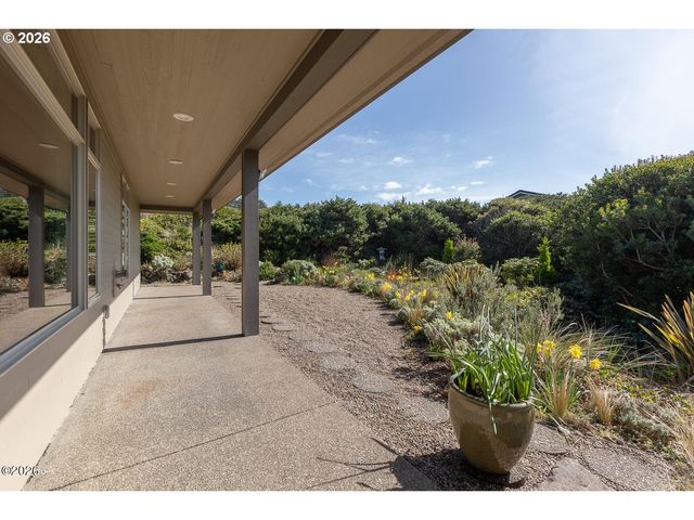 4271 Nw HIDDEN LAKE Loop, Waldport, OR 97394