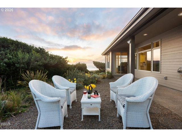 4271 Nw HIDDEN LAKE Loop, Waldport, OR 97394
