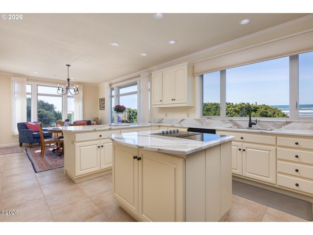 4271 Nw HIDDEN LAKE Loop, Waldport, OR 97394