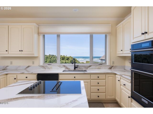 4271 Nw HIDDEN LAKE Loop, Waldport, OR 97394