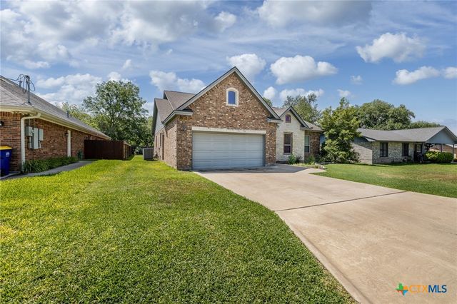 1338 Donovan Street, Gonzales, TX 78629