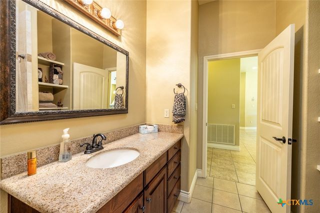 1338 Donovan Street, Gonzales, TX 78629