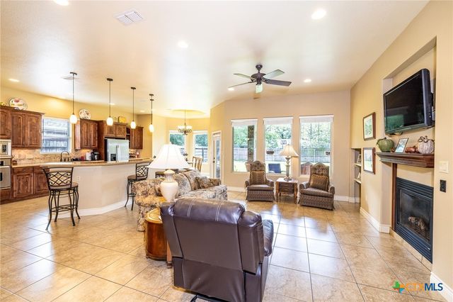 1338 Donovan Street, Gonzales, TX 78629