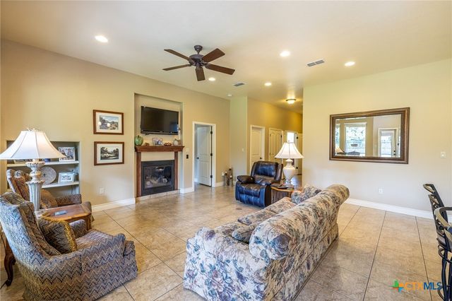 1338 Donovan Street, Gonzales, TX 78629