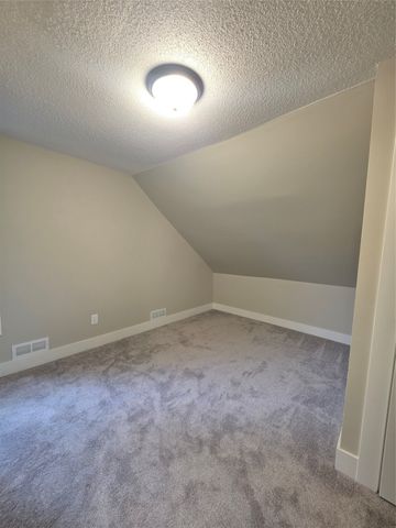 329 E Creston Avenue, Des Moines, IA 50315