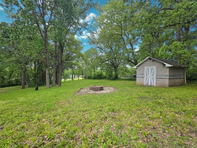 329 E Creston Avenue, Des Moines, IA 50315