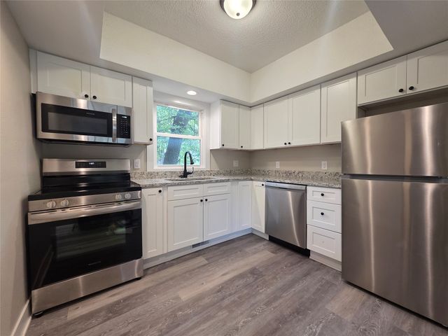 329 E Creston Avenue, Des Moines, IA 50315