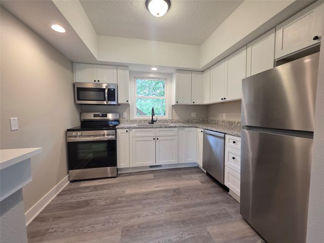 329 E Creston Avenue, Des Moines, IA 50315