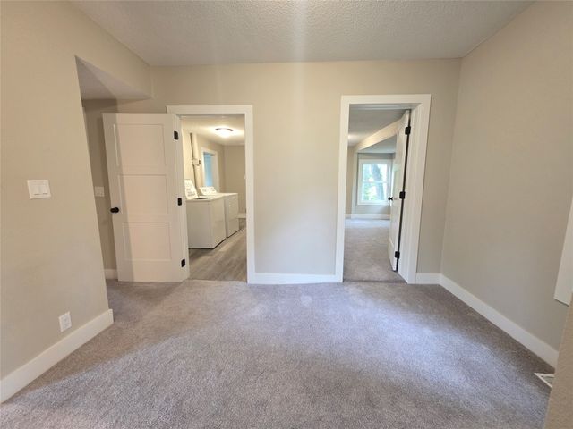329 E Creston Avenue, Des Moines, IA 50315