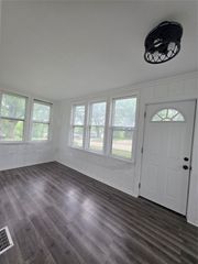 329 E Creston Avenue, Des Moines, IA 50315