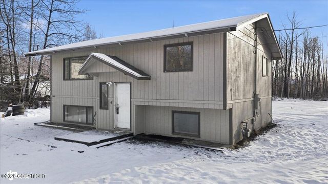 1300 E Holland Avenue, Wasilla, AK 99654