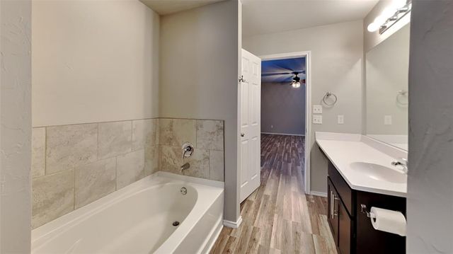 1901 W Autumn Way, Mustang, OK 73064