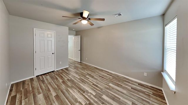 1901 W Autumn Way, Mustang, OK 73064
