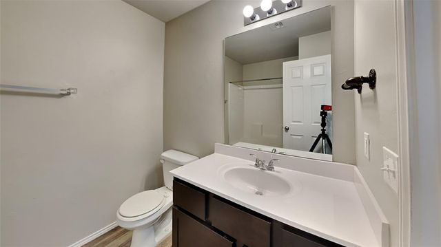 1901 W Autumn Way, Mustang, OK 73064