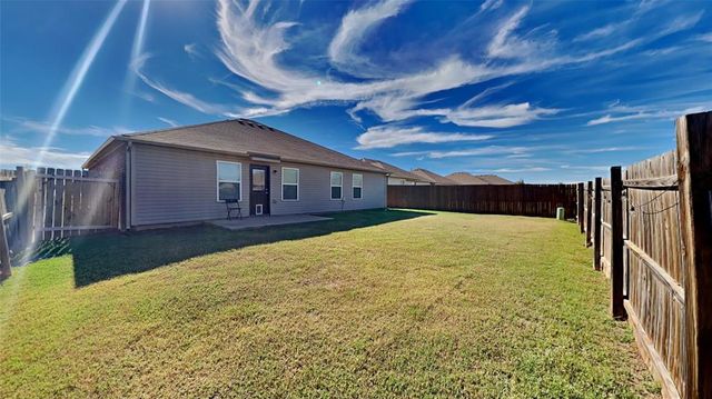 1901 W Autumn Way, Mustang, OK 73064