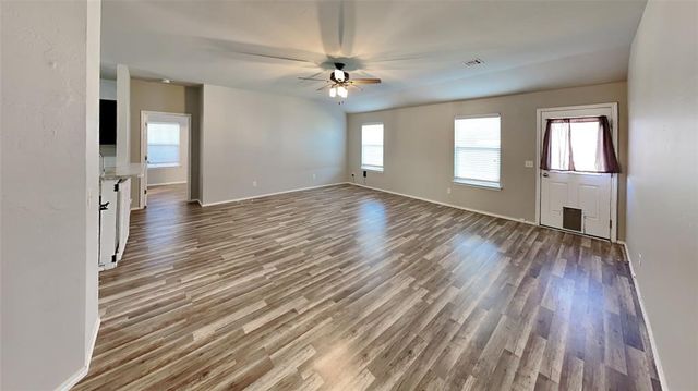 1901 W Autumn Way, Mustang, OK 73064