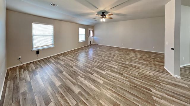 1901 W Autumn Way, Mustang, OK 73064