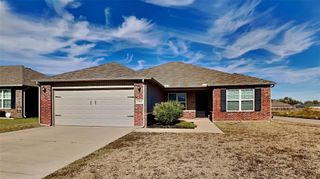 1901 W Autumn Way, Mustang, OK 73064