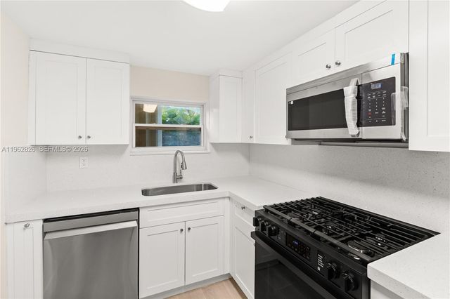 6365 SW 33rd St, Miami, FL 33155