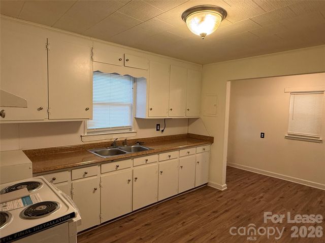 6009 Monteith Drive, Charlotte, NC 28213