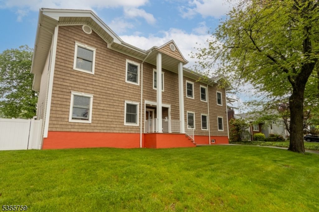 33 Lockwood Pl, Clifton City, NJ 07012
