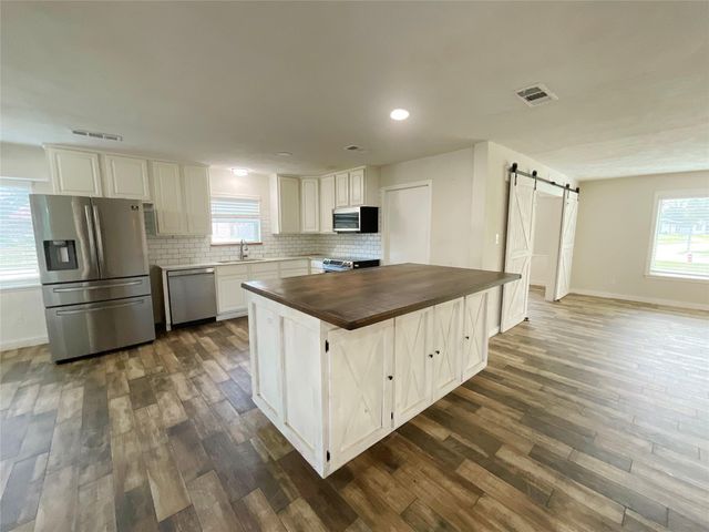 443 Bayou View Drive, El Lago, TX 77586