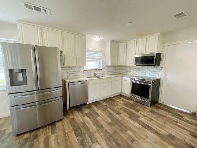 443 Bayou View Drive, El Lago, TX 77586