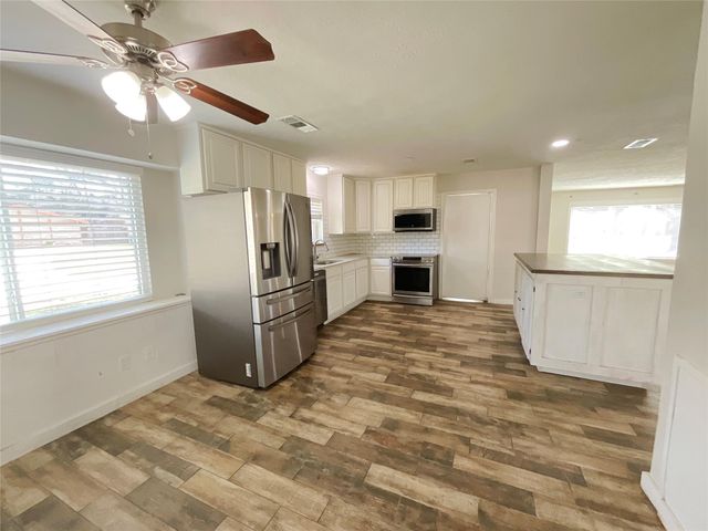 443 Bayou View Drive, El Lago, TX 77586