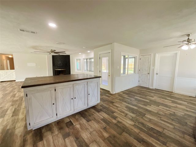 443 Bayou View Drive, El Lago, TX 77586