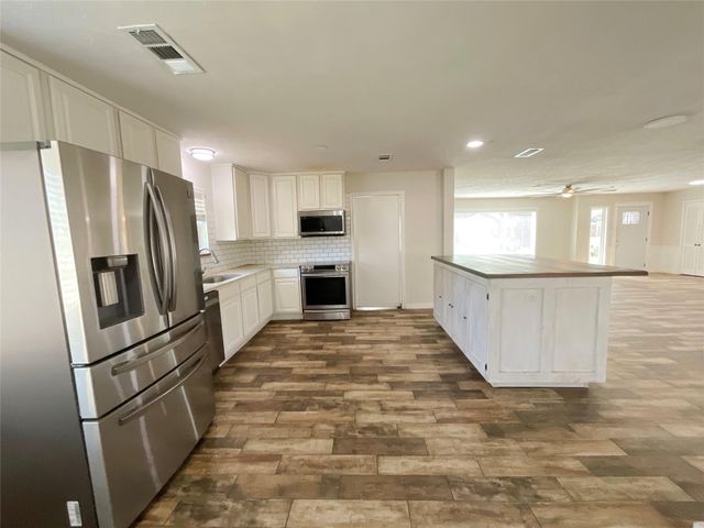 443 Bayou View Drive, El Lago, TX 77586