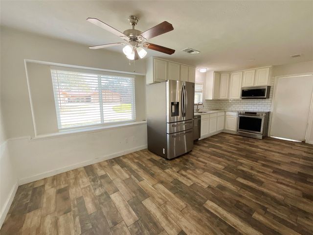 443 Bayou View Drive, El Lago, TX 77586