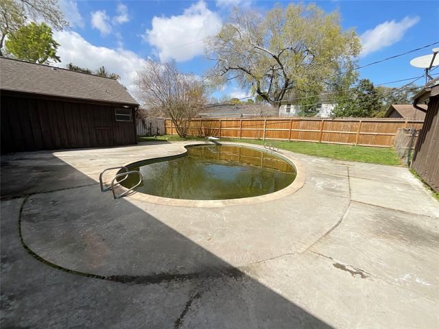 443 Bayou View Drive, El Lago, TX 77586