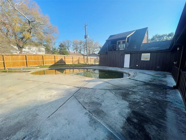 443 Bayou View Drive, El Lago, TX 77586