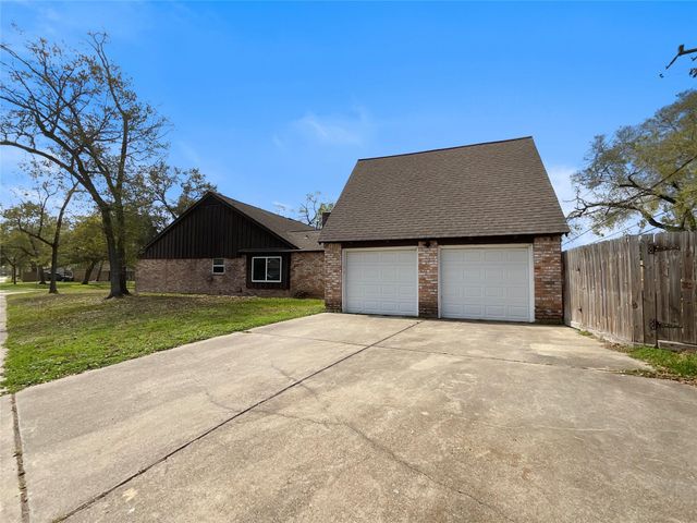 443 Bayou View Drive, El Lago, TX 77586