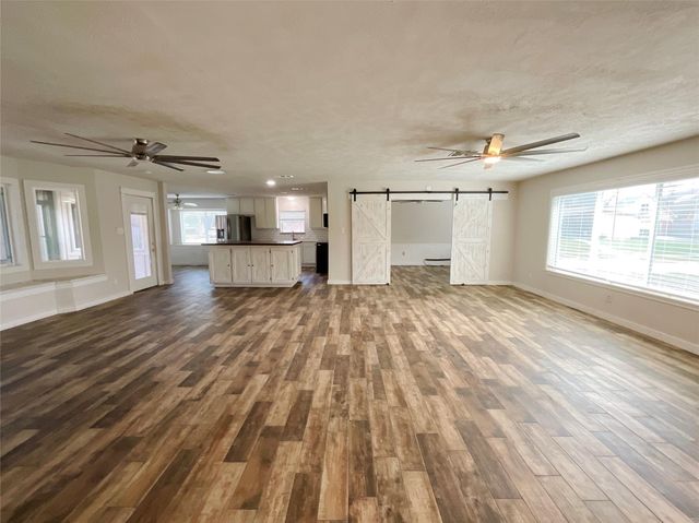 443 Bayou View Drive, El Lago, TX 77586