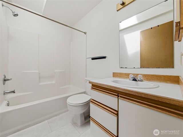 8816 188th Avenue E, Bonney Lake, WA 98391