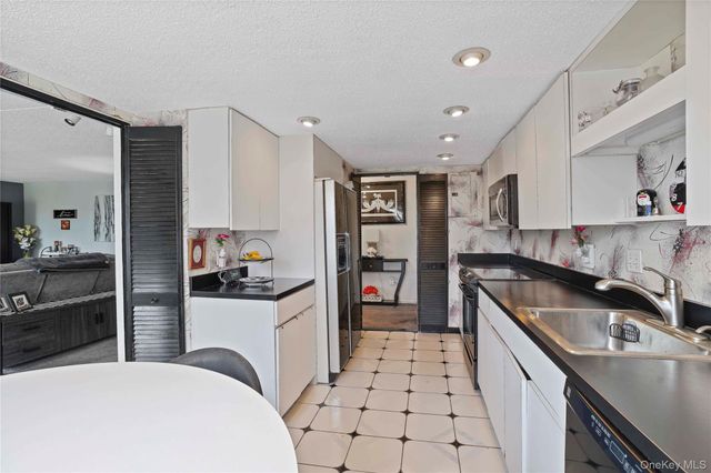 500 High Point Drive 211, Hartsdale, NY 10530