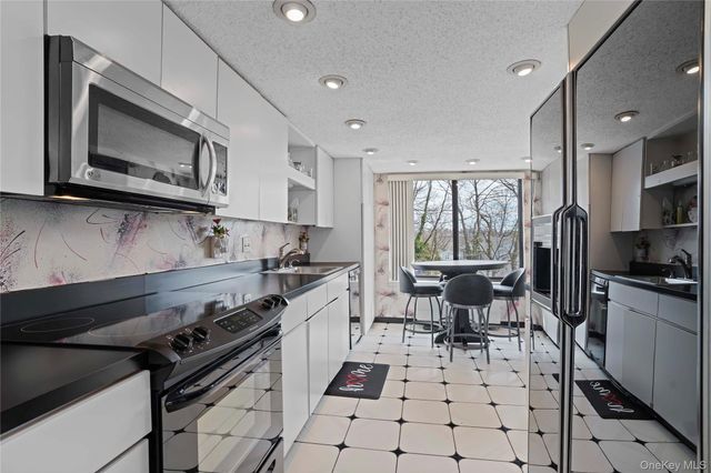 500 High Point Drive 211, Hartsdale, NY 10530