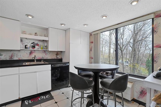 500 High Point Drive 211, Hartsdale, NY 10530