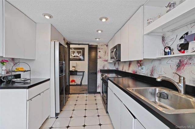 500 High Point Drive 211, Hartsdale, NY 10530