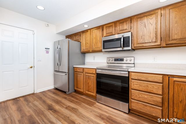 803 Holly Hill Drive 803, Rocky Hill, CT 06067