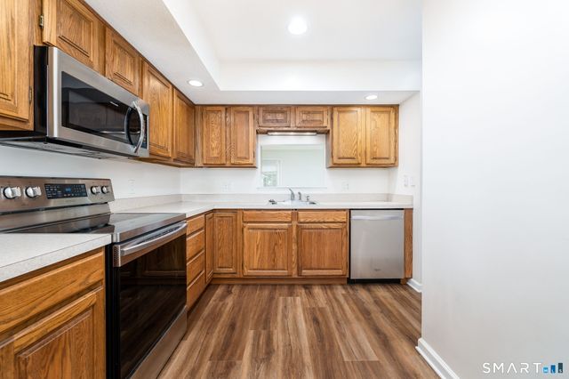 803 Holly Hill Drive 803, Rocky Hill, CT 06067