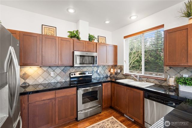 814 10th Street SE, Puyallup, WA 98372