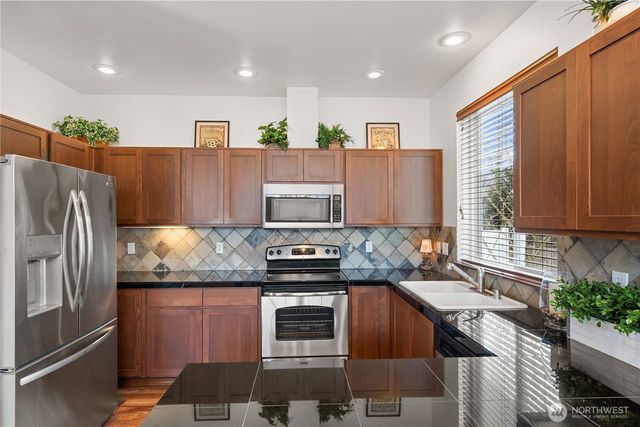 814 10th Street SE, Puyallup, WA 98372