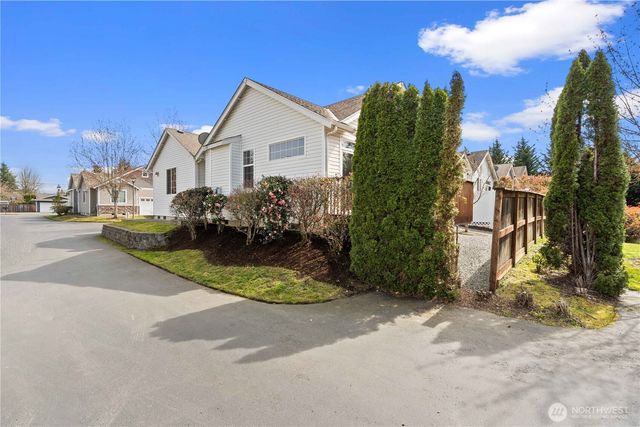814 10th Street SE, Puyallup, WA 98372