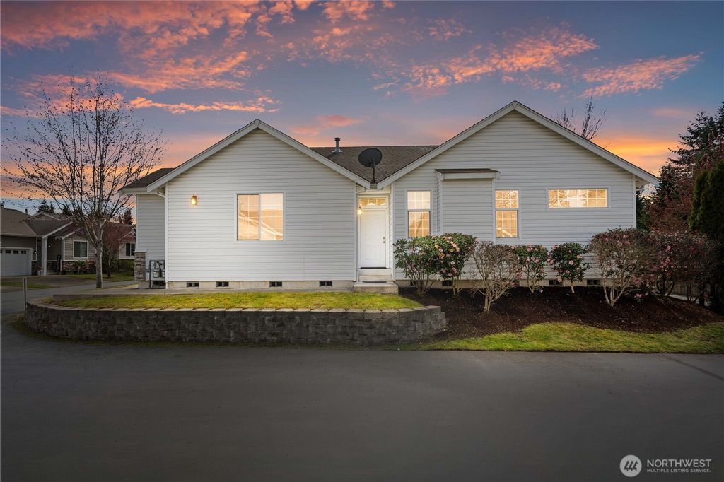 814 10th Street SE, Puyallup, WA 98372