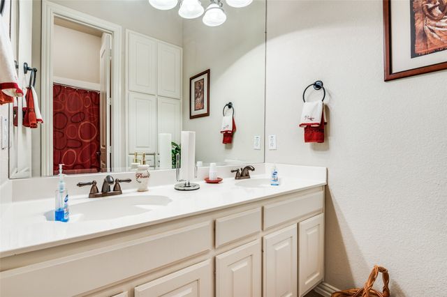 626 Saddlebrook, Desoto, TX 75115